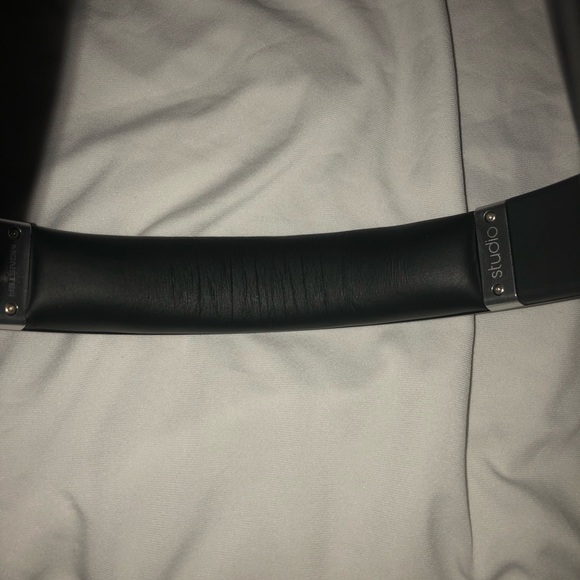 Beats Studio 1.0 Over-Ear Headphones - Picture 5 of 7